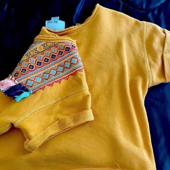 Anthropologie | Chloe Oliver Valencia Tassel Top Cropped Boho Sweatshirt Blouse - Picture 3 of 3